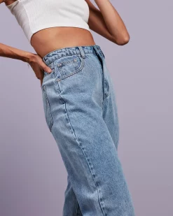 Dazie Heartbreaker Mom Jeans -Abrand Shop http3A2F2Fstatic.theiconic.com .au2Fp2Fdazie 2741 8932911 5